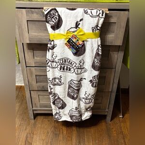 NEW DESIGN! FRIENDS CENTRAL PERK COFFEE Throw Blanket NWT
